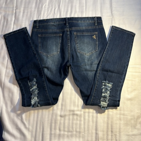 2/$30 VIP Distressed Rip 5 Pocket Jeans Size 11/12 - Picture 6 of 9